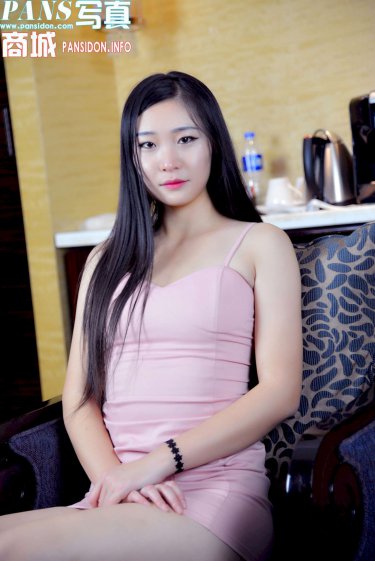 校草被六个男摁到挨c的小说